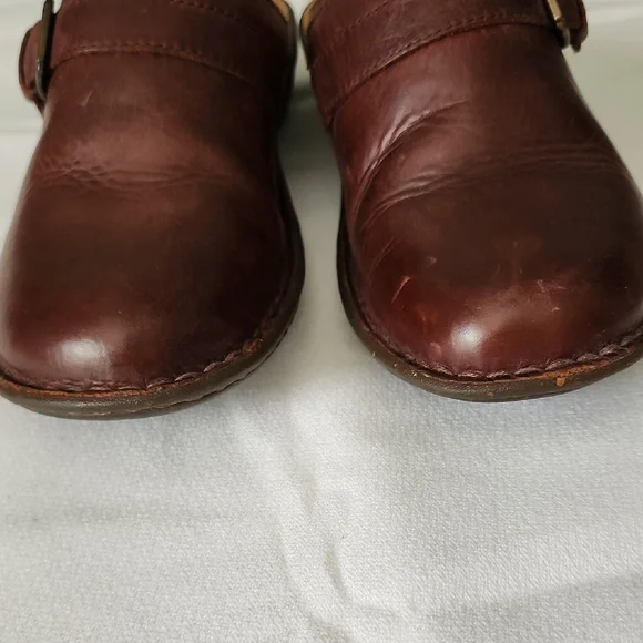 UGG Women's Brown Leather Slip-On - Picture 3 of 13